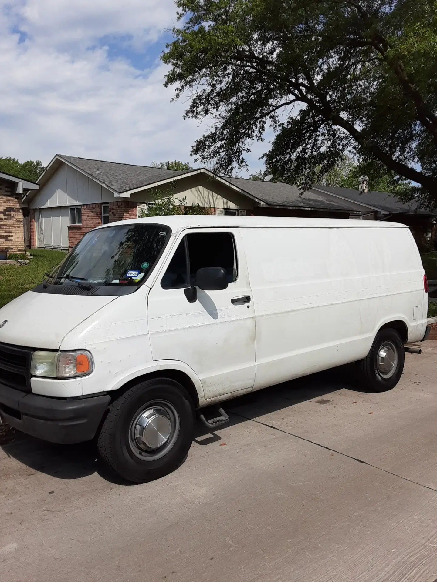 Photo 1997 Dodge Ram Van 3dr 3500 Extended Cargo Van
