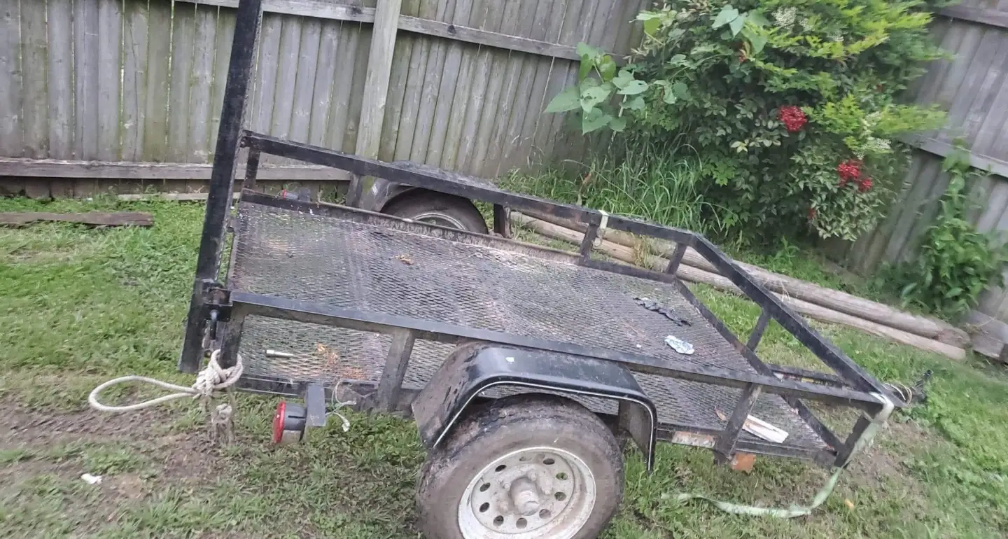 Photo Small utility trailer 49wx73l