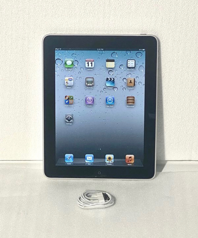 Photo What A Buy! Apple iPad 1st Generation MB292LL 16GB, Wifi 9.7”, Black/Silver (Firm Price)
